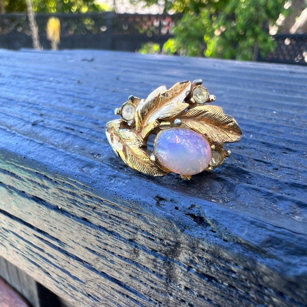 Vintage Art Nouveau Avon Pink Faux Opal Leaf Floral Design Ring Size 6